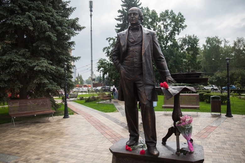 Памятник Д.Е.Бенардаки открыли в Сормове Памятник Д.Е.Бенардаки открыли в Сормове