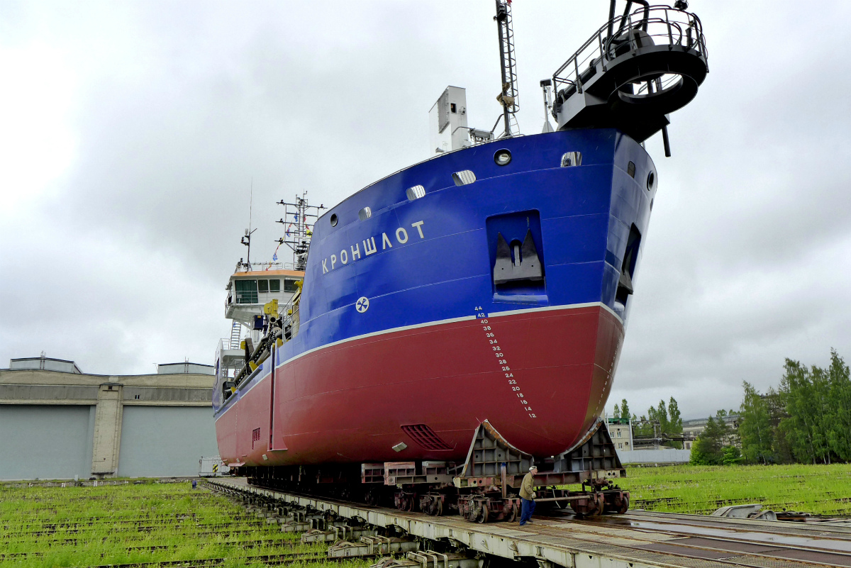 Спуск на воду головного дноуглубительного судна проекта TSHD1000 "Кроншлот"