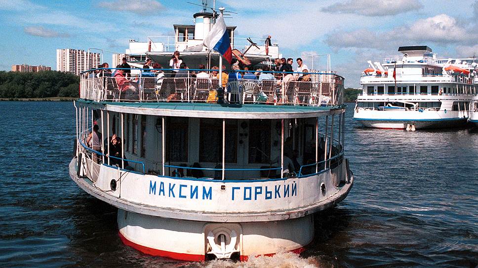 Теплоход «Максим Горький»