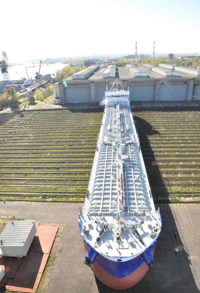 На фото: спуск танкера проекта RST27 «Синержи 2» для компании Synergy Shipping Ltd (Мальта) 8 мая, 2015