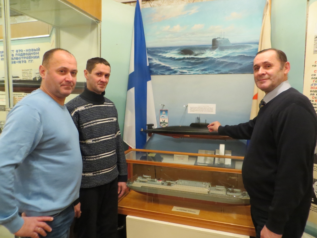 с сыновьями в музее.jpg