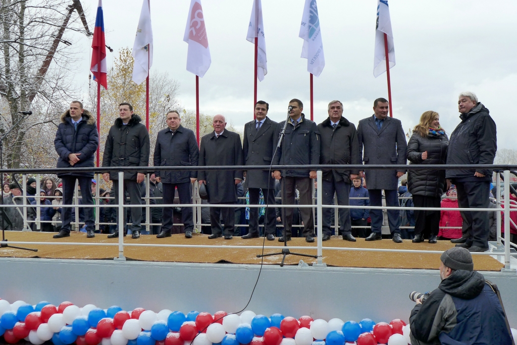 Торжественная церемония спуска танкера Балт Флот 18.jpg